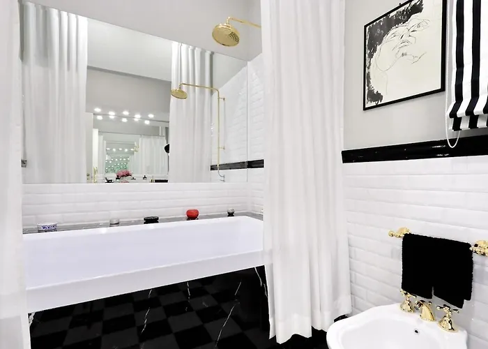 Elegant 270 Mq In Coppede- *
