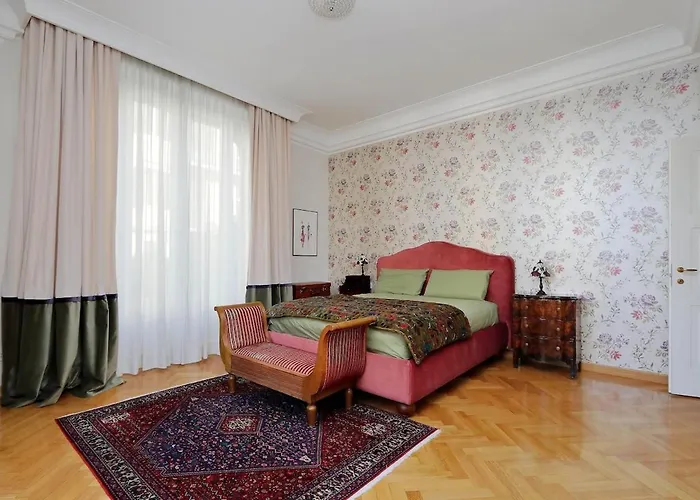 Elegant 270 Mq In Coppede- Rom